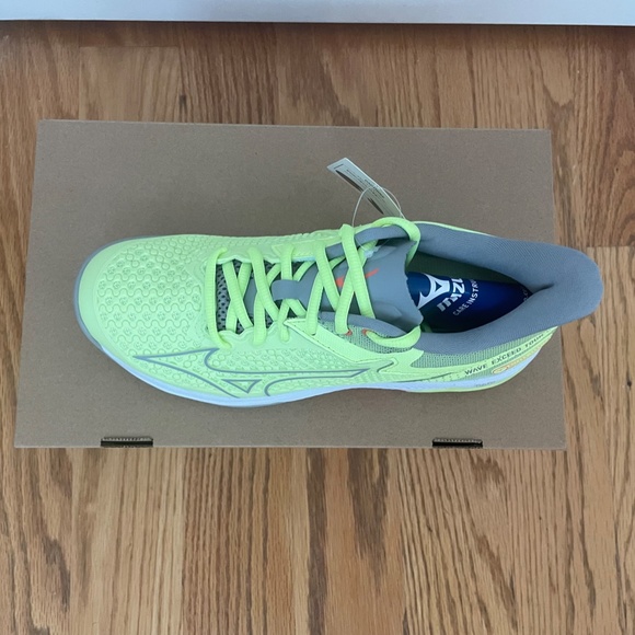 Wave Women's Exceed Tour 5 AC Tennis Shoes from Mizuno - Picture 4 of 10